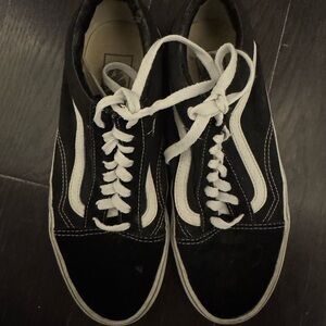 Black & White Vans Old Skool Low-Top Skate Sneakers